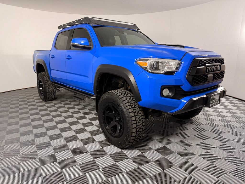 Used 2020 Toyota Tacoma TRD Off-Road w/ TRD Premium Off Road Package AWD/4WD image 7
