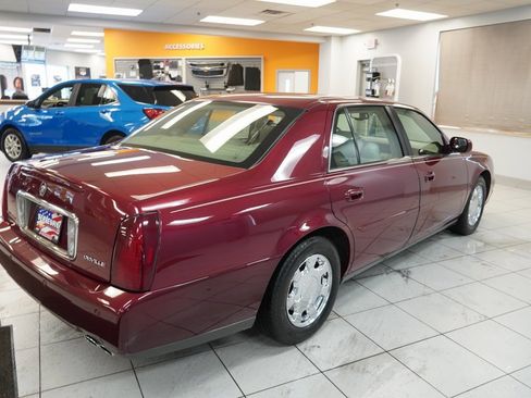 Used 2000 Cadillac De Ville Base 4D Sedan w/ Comfort/Convenience Pkg image 17