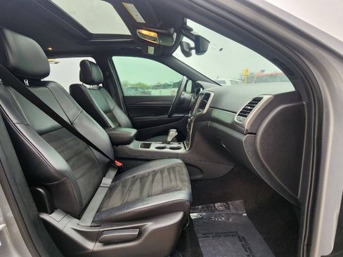 Used 2018 Jeep Grand Cherokee Altitude AWD/4WD image 16