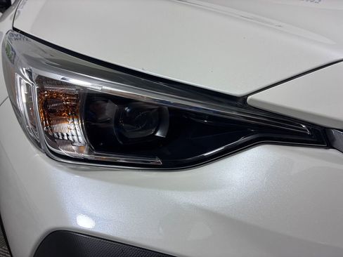 Used 2025 Subaru Crosstrek 2.0i Premium image 2