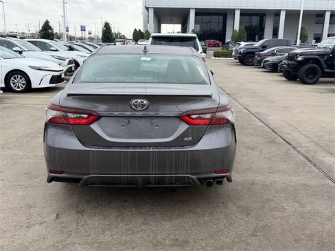 Used 2021 Toyota Camry SE image 6