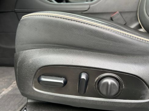 Used 2021 GMC Acadia Denali w/ Denali Ultimate Package image 12