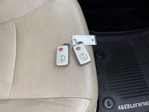 Used 2016 Toyota 4Runner Limited AWD/4WD image 29