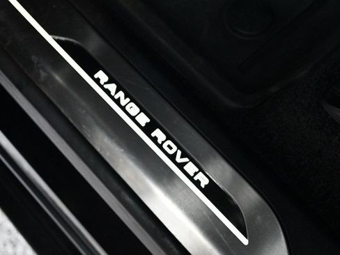 Used 2025 Land Rover Range Rover Long Wheelbase SE AWD/4WD image 18