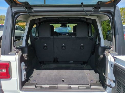 Used 2024 Jeep Wrangler Rubicon image 17