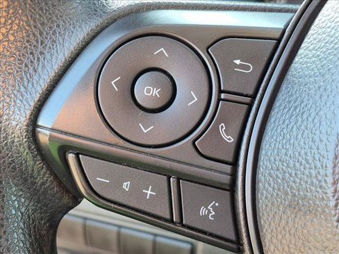 Used 2025 Toyota Corolla LE FWD image 12