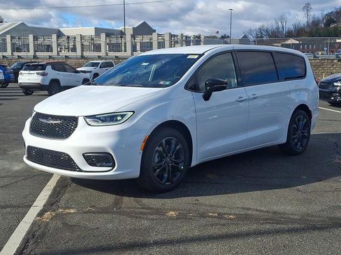 New 2026 Chrysler Pacifica Select image 2