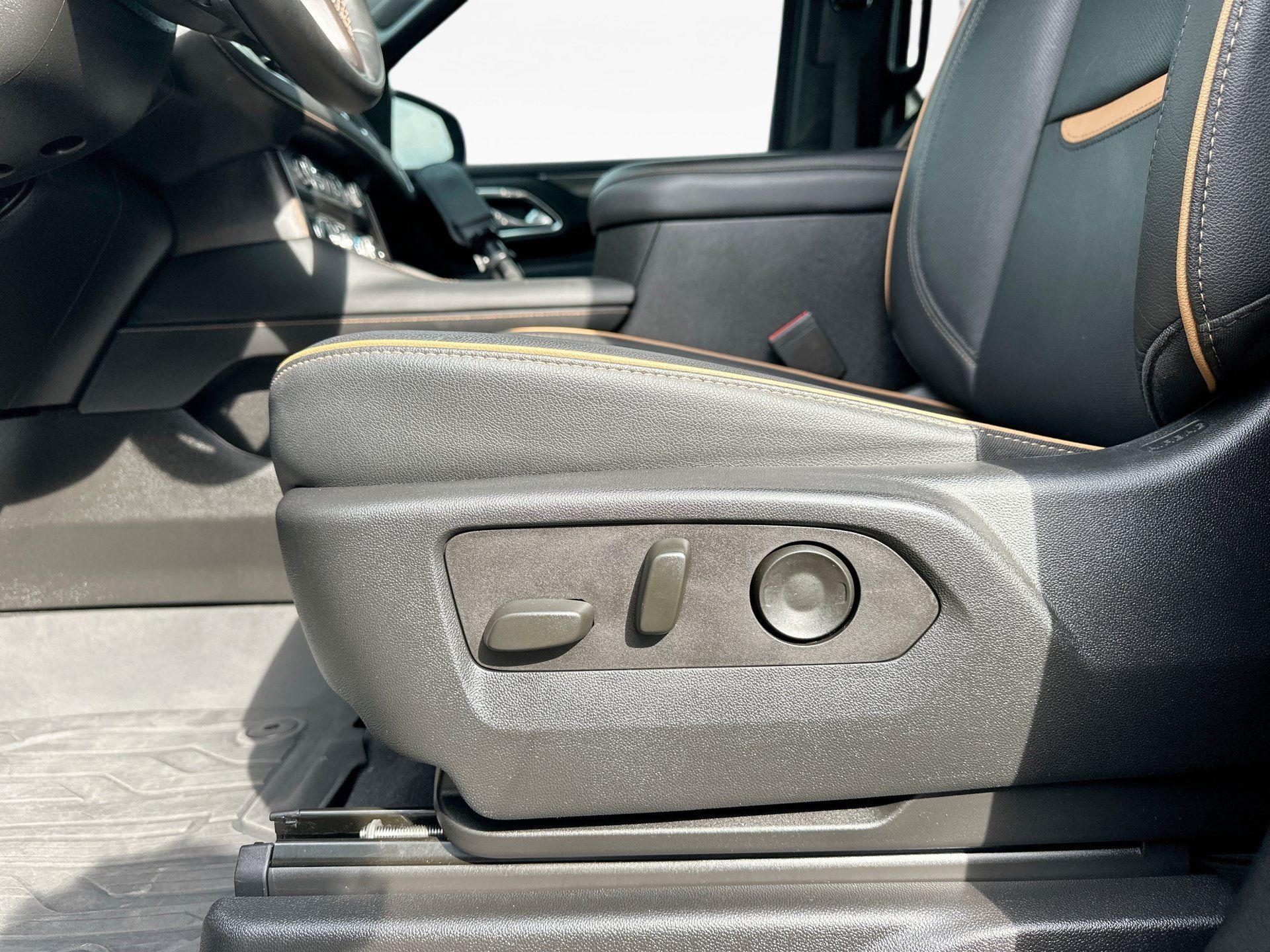 Certified 2023 GMC Yukon AT4 AWD/4WD image 6