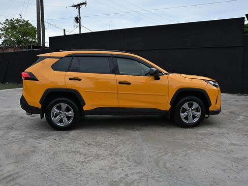 Used 2023 Toyota RAV4 LE AWD/4WD image 7
