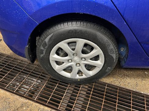 Used 2013 Hyundai Accent GS image 27