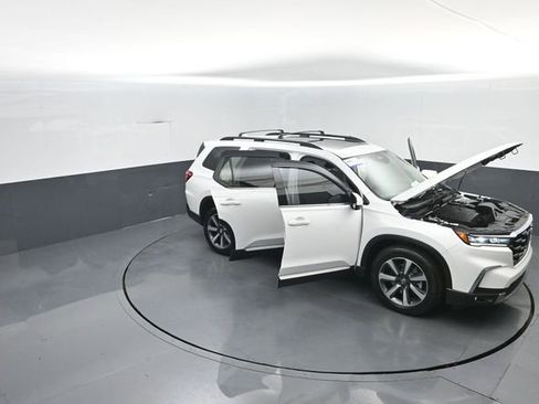 Used 2024 Honda Pilot Elite image 40