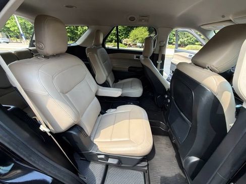 Used 2020 Ford Explorer XLT w/ Equipment Group 202A AWD/4WD image 27