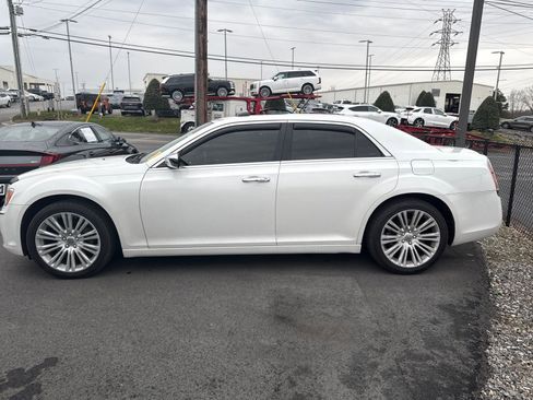 Used 2011 Chrysler 300 Limited w/ Luxury Group image 7