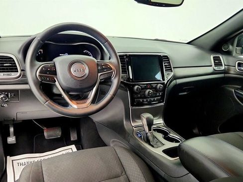 Used 2019 Jeep Grand Cherokee Laredo RWD image 11