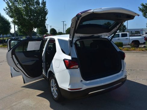 Used 2024 Chevrolet Equinox LT FWD image 17