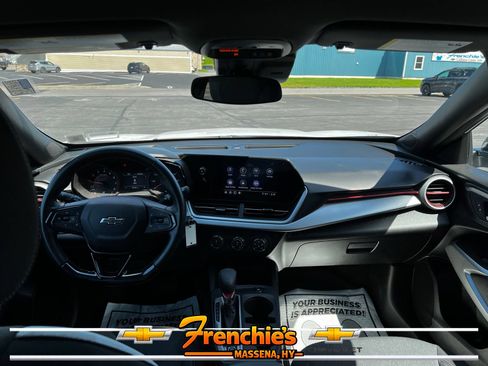 Used 2024 Chevrolet Trax RS FWD image 7