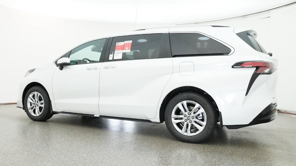 Used 2026 Toyota Sienna Limited FWD image 23