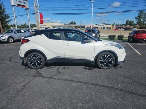 Used 2019 Toyota C-HR XLE FWD image 8