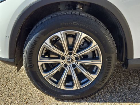 Used 2025 Mercedes-Benz GLC 300 4MATIC image 11