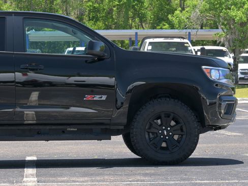 Used 2022 Chevrolet Colorado Z71 w/ Z71 Midnight Edition AWD/4WD image 6