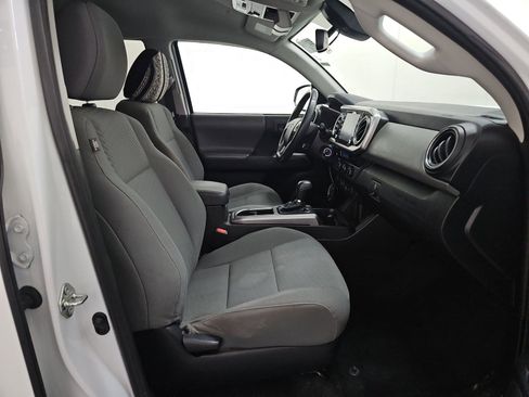 Used 2021 Toyota Tacoma SR5 RWD image 8