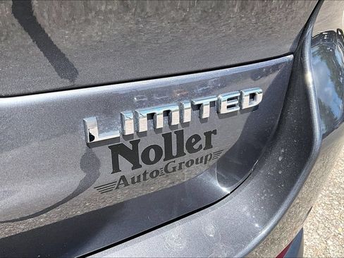 Used 2023 Jeep Grand Cherokee L Limited AWD/4WD image 8