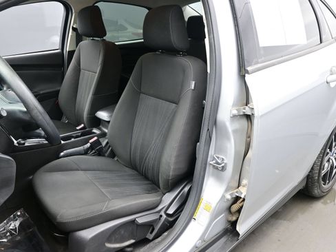 Used 2018 Ford Focus SE w/ SE Appearance Package FWD image 10