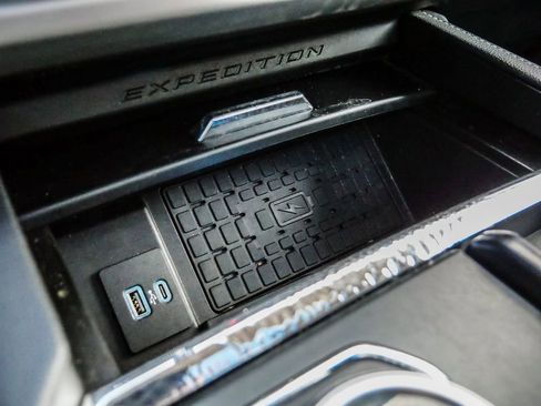 Used 2023 Ford Expedition XLT AWD/4WD image 48