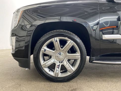 Used 2019 Cadillac Escalade Luxury image 11