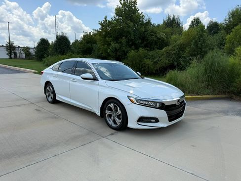 Used 2018 Honda Accord EX image 11