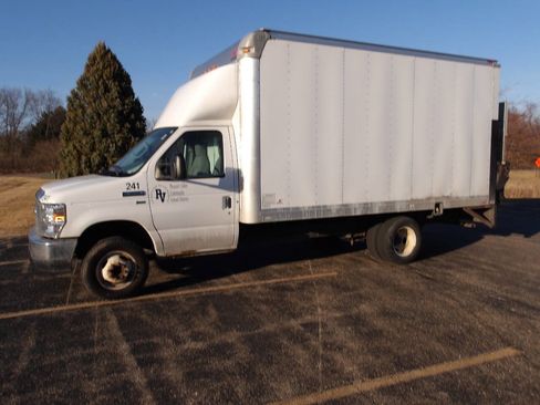 Used 2013 Ford E-350 and Econoline 350 Super Duty w/ Payload Pkg image 5
