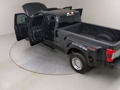 Certified 2019 Ford F450 Platinum w/ Platinum Ultimate Package image 56