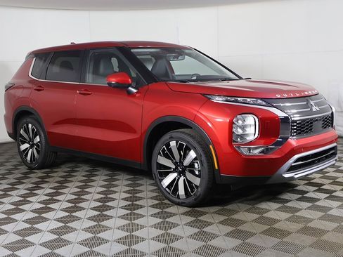 New 2026 Mitsubishi Outlander SE image 2