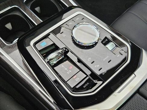 New 2026 BMW i7 M70 w/ Executive Package AWD/4WD image 11