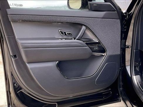 Used 2025 Land Rover Range Rover Sport SE image 28