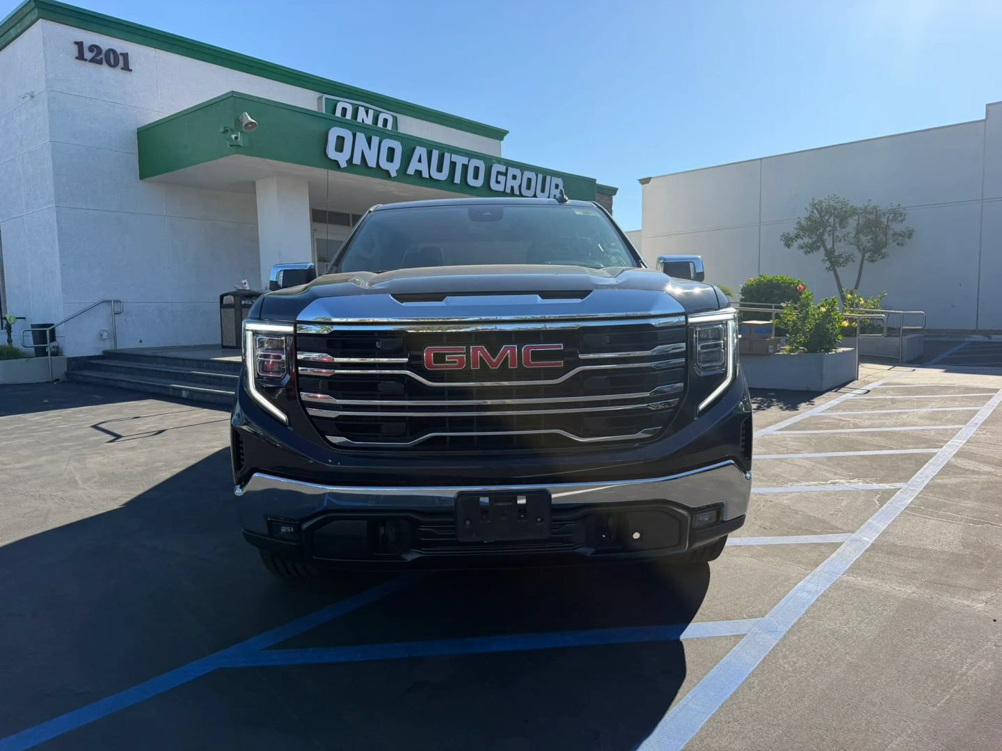 Used 2025 GMC Sierra 1500 SLT AWD/4WD image 3