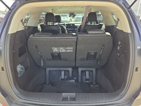 Used 2025 Kia Carnival FWD image 30