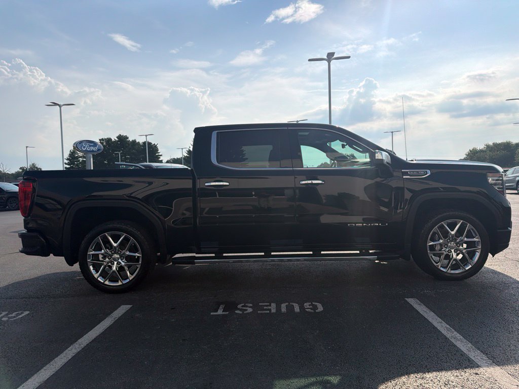 Used 2022 GMC Sierra 1500 Denali w/ Technology Package AWD/4WD image 6