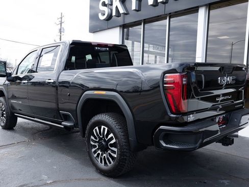 New 2026 GMC Sierra 2500 Denali Ultimate AWD/4WD image 10