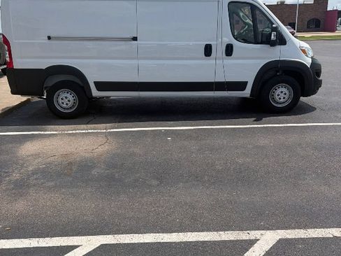 Used 2025 RAM ProMaster 2500 w/ Convenience Group FWD image 5