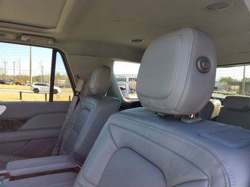 Used 2020 Lincoln Navigator Reserve w/ Luxury Package image 9
