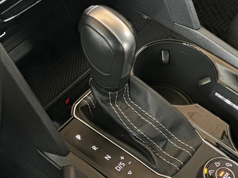 Used 2021 Volkswagen Atlas SEL Premium image 23