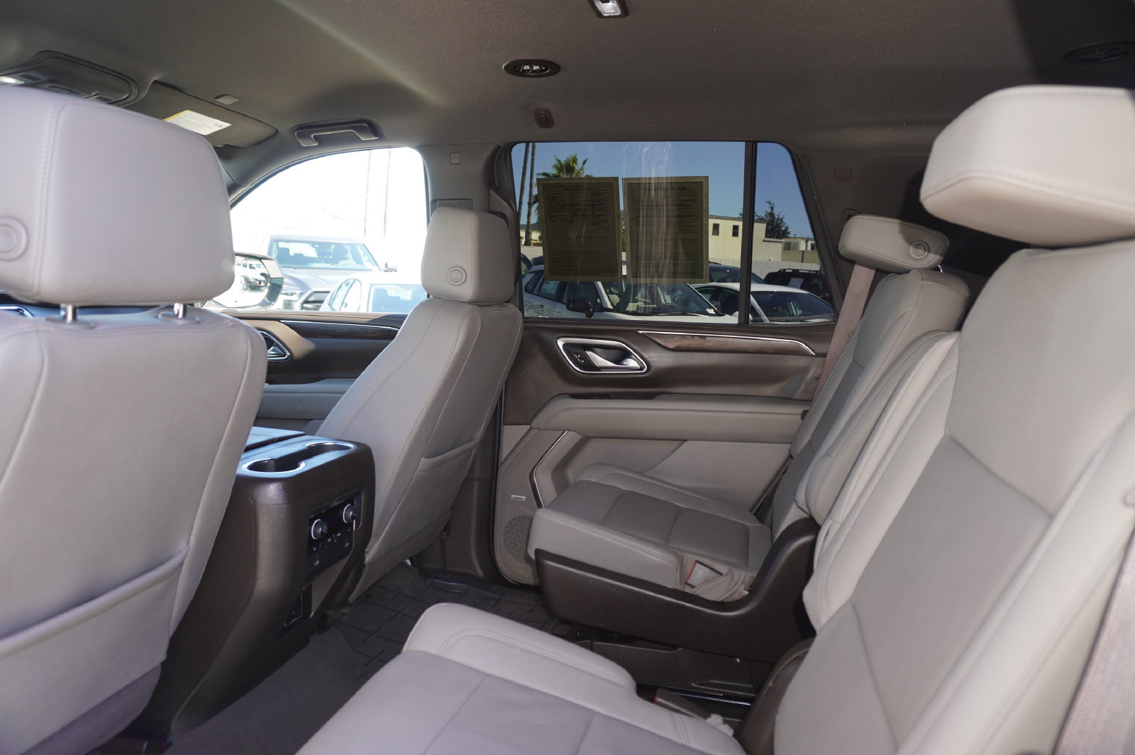 Used 2023 Chevrolet Tahoe Z71 w/ Luxury Package AWD/4WD image 12