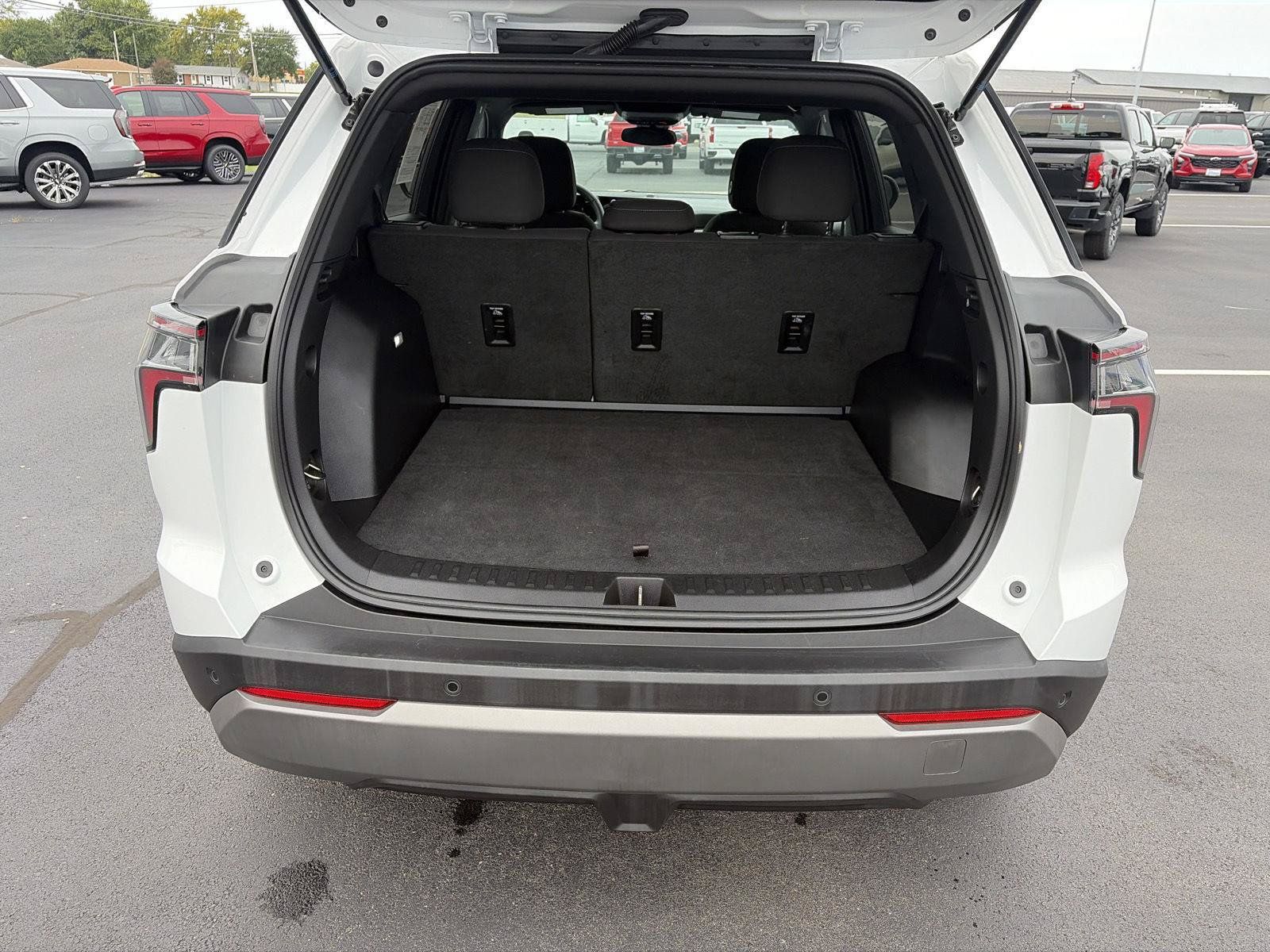 Used 2025 Chevrolet Equinox LT FWD image 5