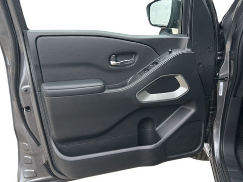 Used 2025 Nissan Frontier SV w/ SV Convenience Package RWD image 10