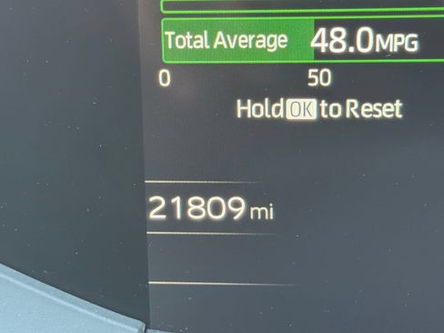 Used 2024 Toyota Prius XLE FWD image 8