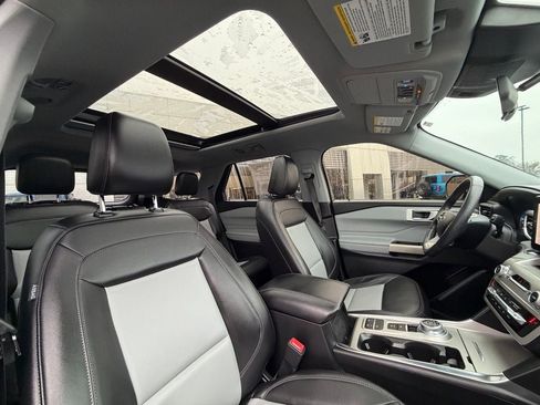 Certified 2022 Ford Explorer XLT w/ Equipment Group 202A image 31