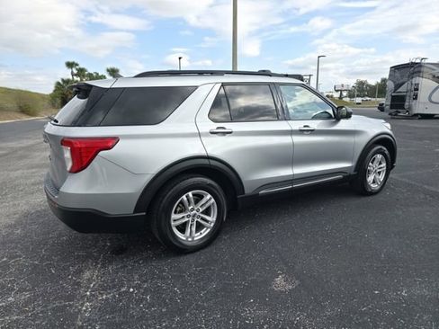 Used 2023 Ford Explorer XLT w/ Equipment Group 202A image 5