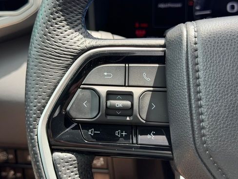 Used 2025 Toyota Tundra Platinum AWD/4WD image 38