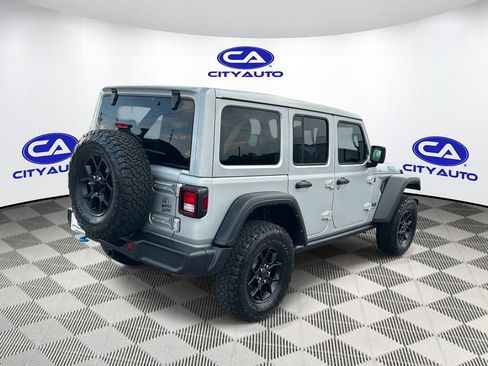 Used 2024 Jeep Wrangler Unlimited AWD/4WD image 3